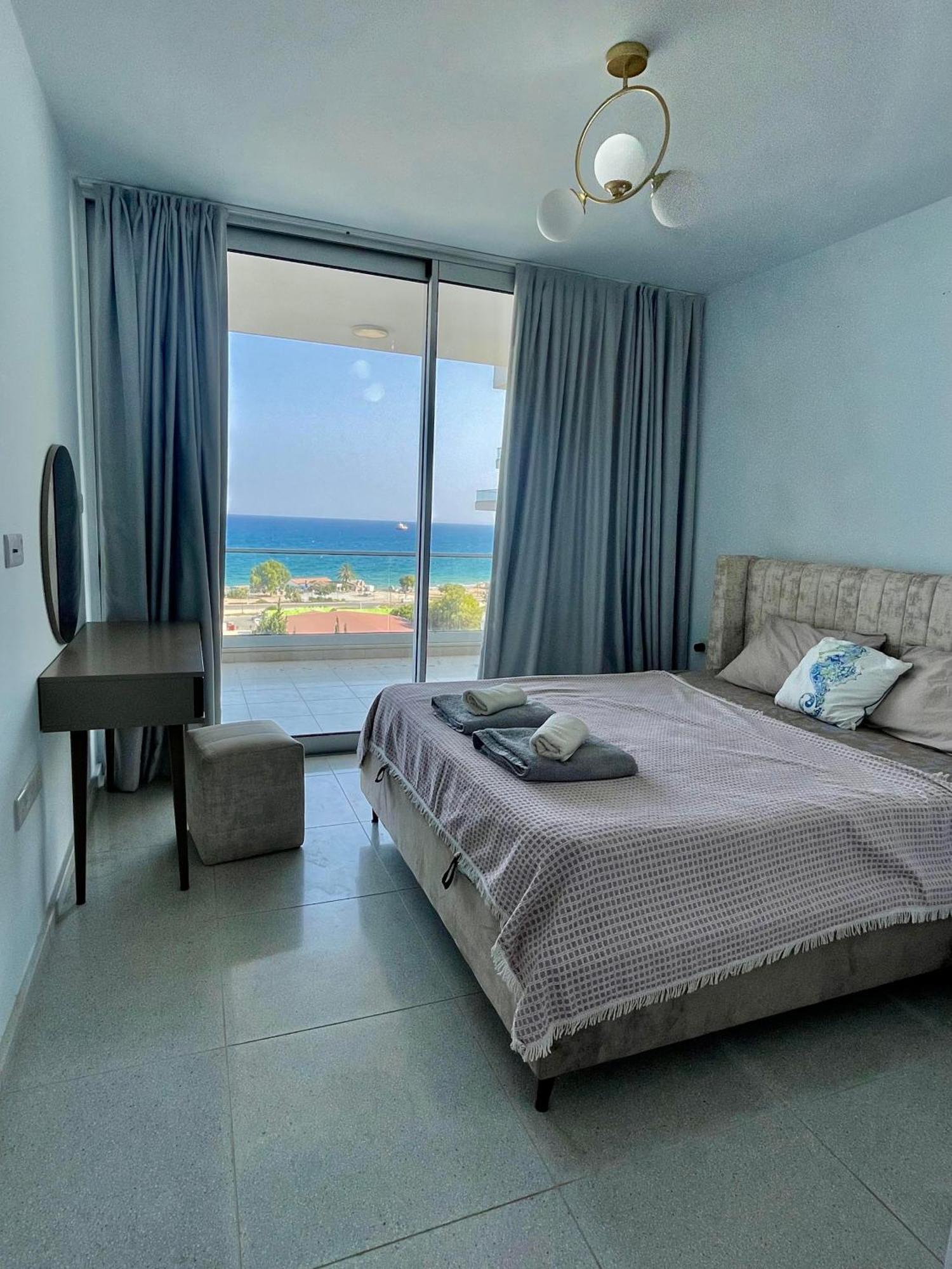 Sea View Suites By The Coast 法马古斯塔 外观 照片