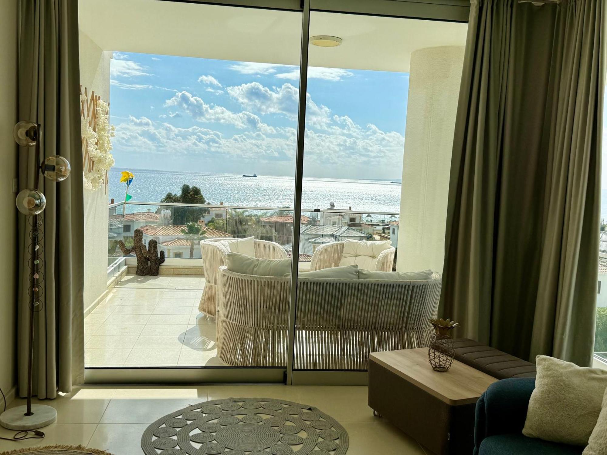 Sea View Suites By The Coast 法马古斯塔 外观 照片
