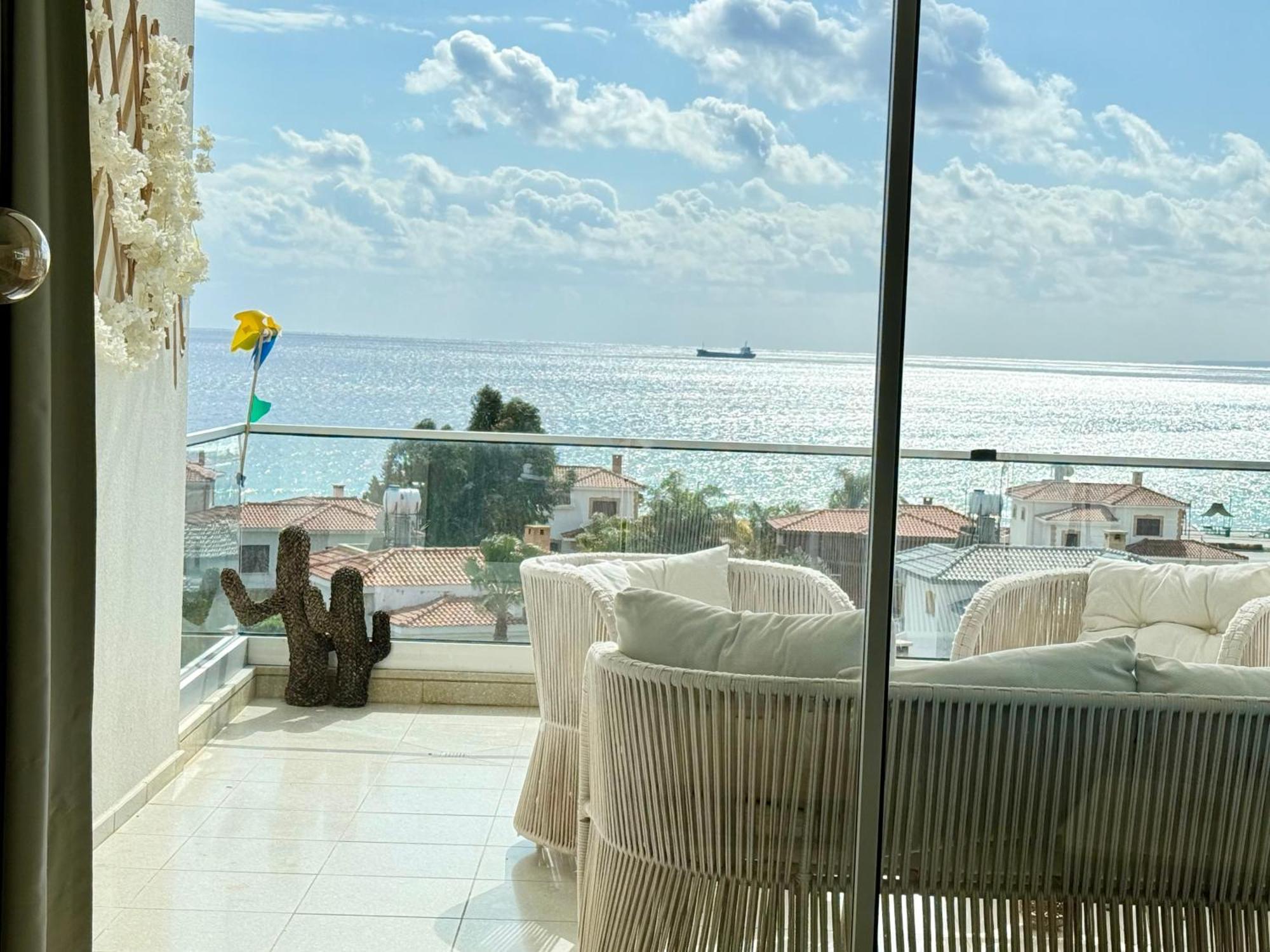 Sea View Suites By The Coast 法马古斯塔 外观 照片