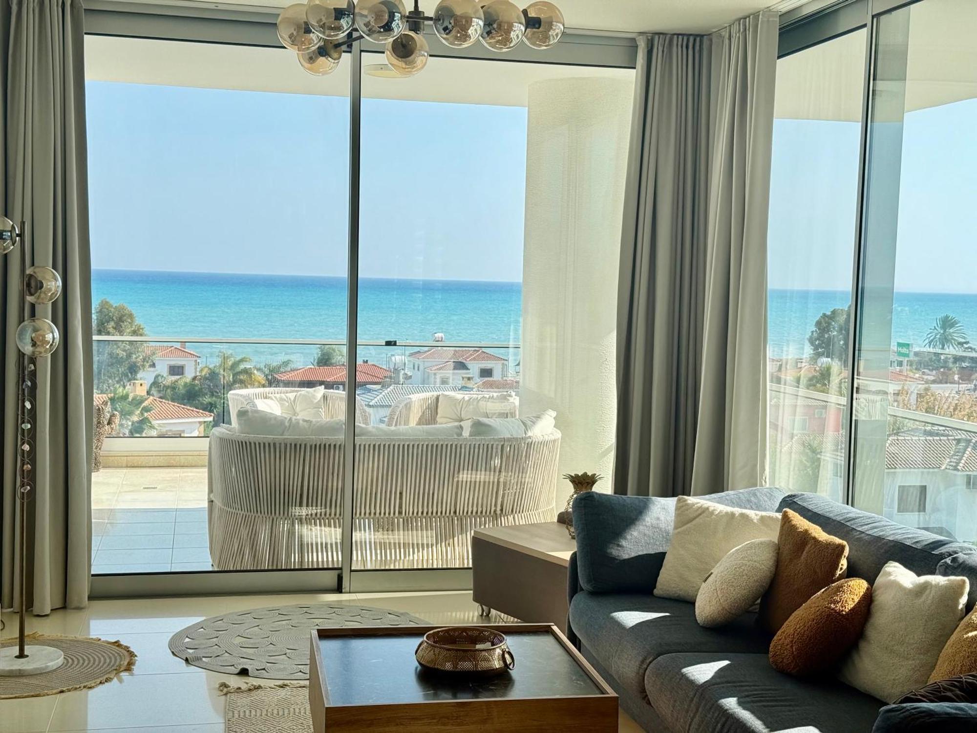 Sea View Suites By The Coast 法马古斯塔 外观 照片